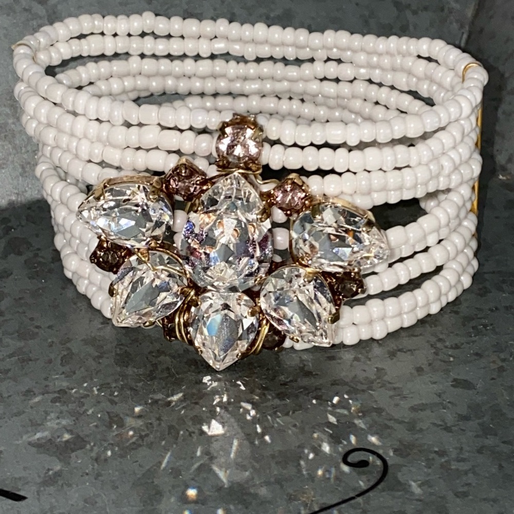 NWOT FANCY STRETCH BRACELET